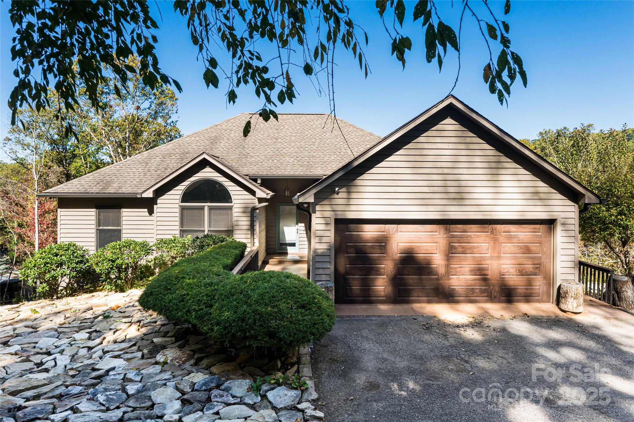 6 Laurel Trail
