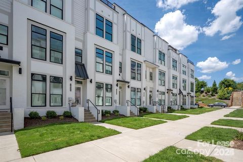 Photo of 1037 Wesley Terrace Avenue, Charlotte, NC 28208 (MLS # 4326877)