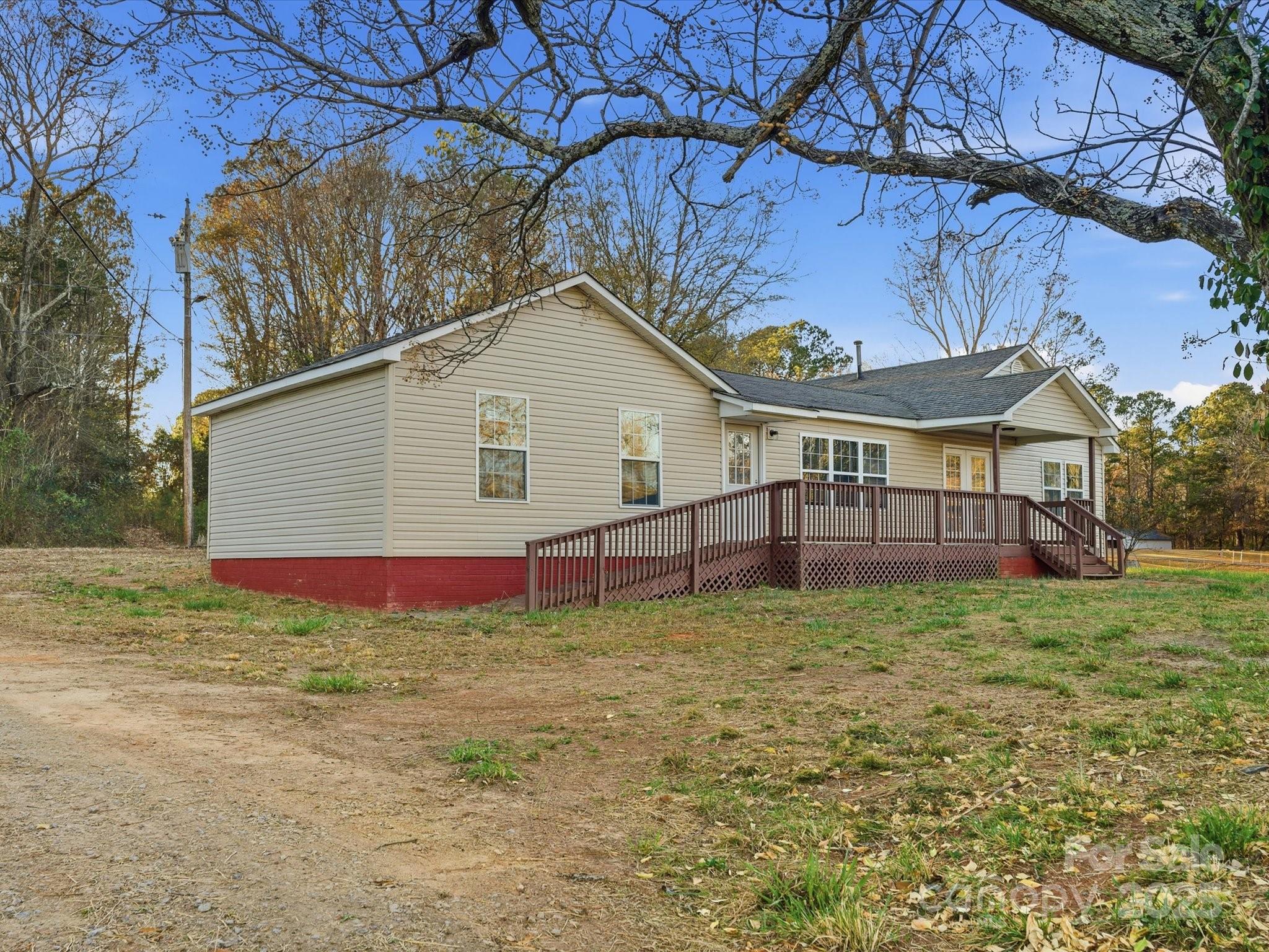 2537 Charlotte Highway