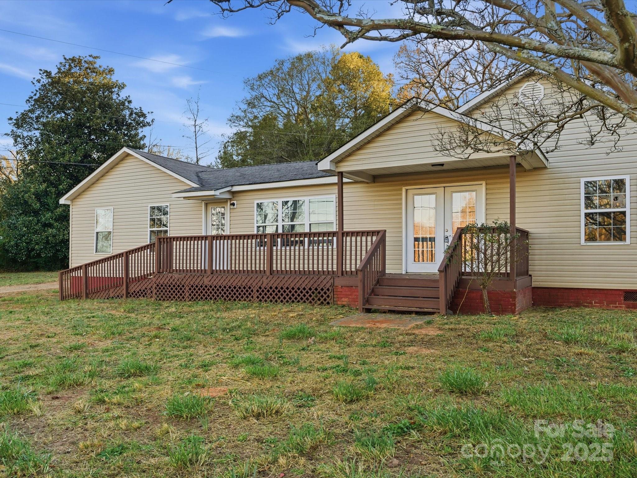 2537 Charlotte Highway