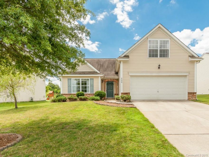 Incredible home located on 0.25 acres in Larkhaven! Property backs up to public golf course! Large leveled backyard is perfect for any outdoor event.  Fabulous great room w/ gas log fireplace that creates a cozy ambiance!  Kitchen contains new SS appliances, Convection oven & tile backsplash. Carpets have been replaced 2 yrs. Custom bench seating in Breakfast w/ bead board. Upgraded light fixtures & ceiling fans throughout! Bed/bonus can be turned into whatever suits your needs! A must see!