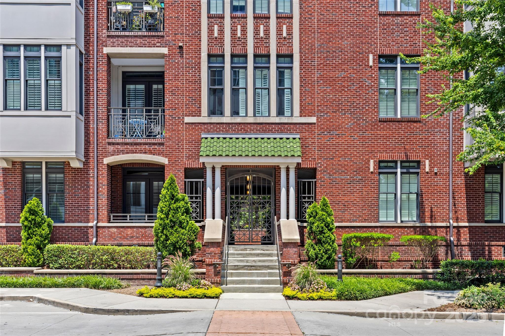 2810 Selwyn Avenue 429