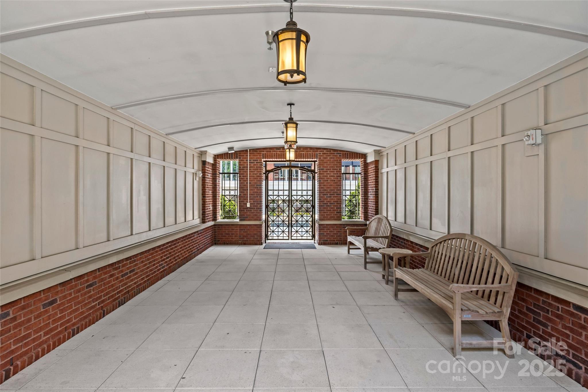 2810 Selwyn Avenue 429