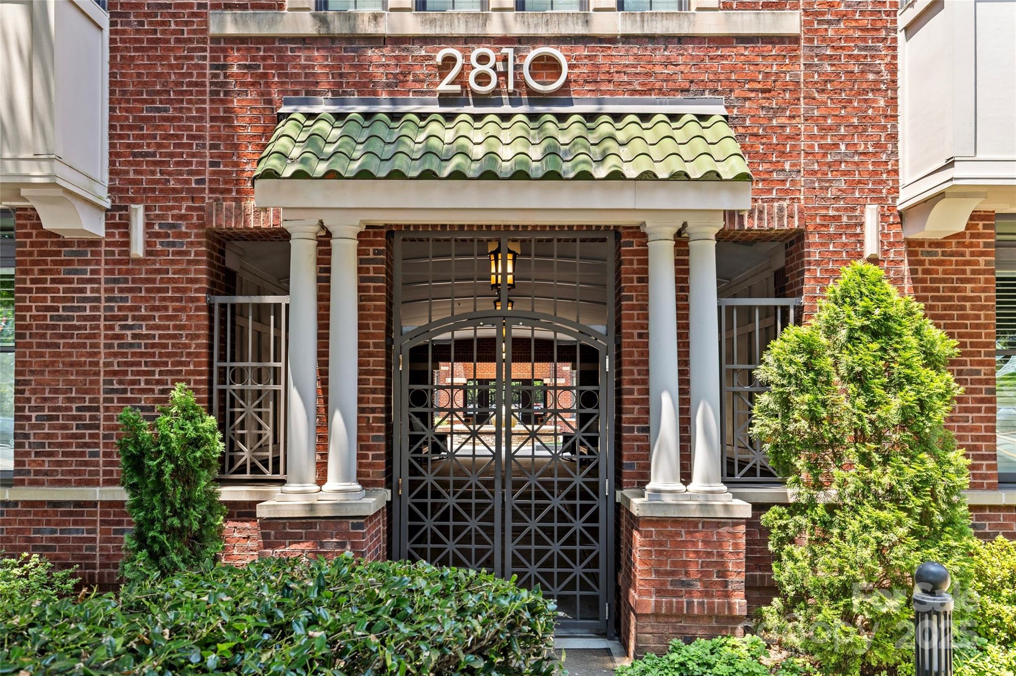 2810 Selwyn Avenue 429