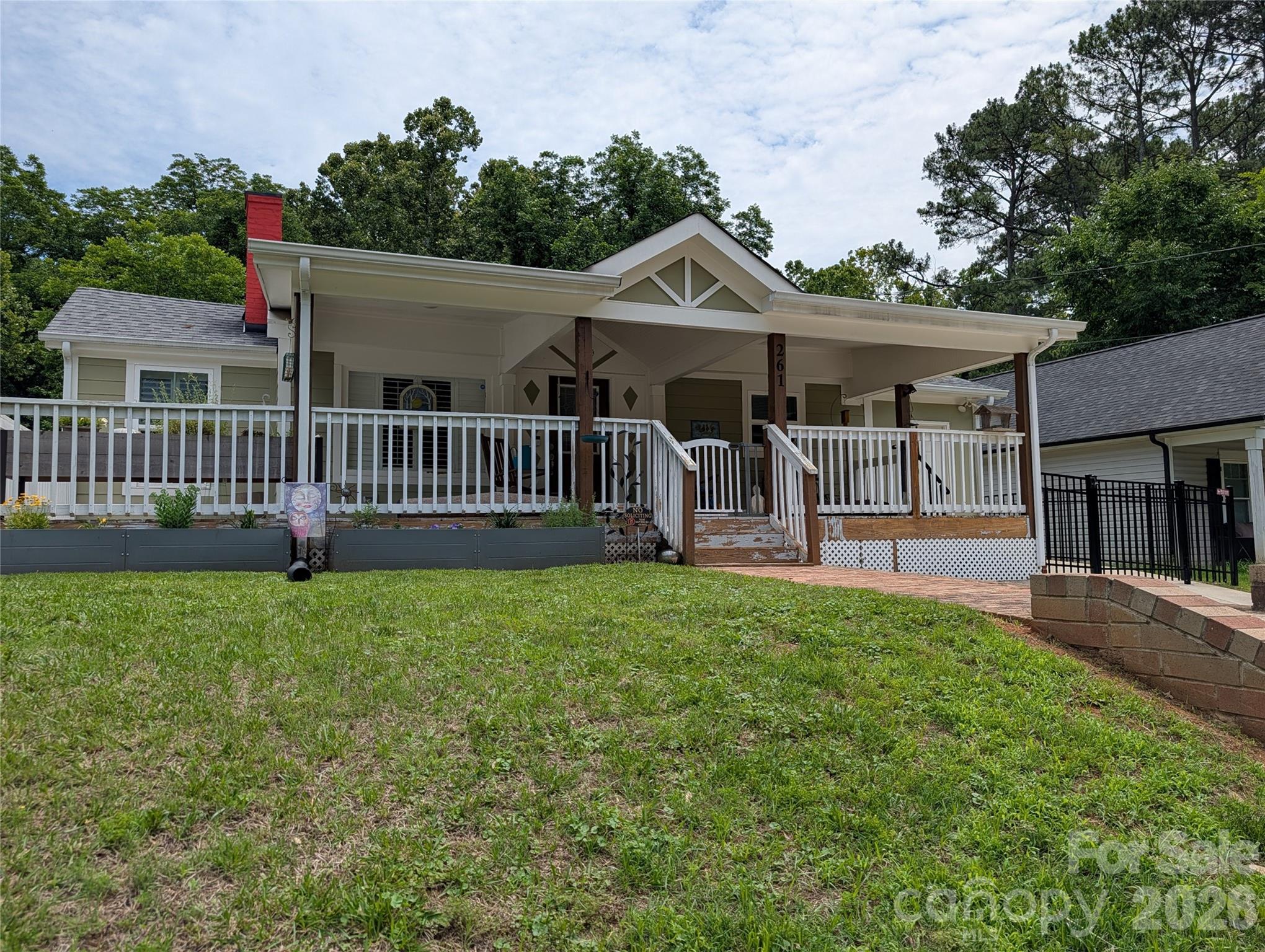 261 Broad Drive SW
