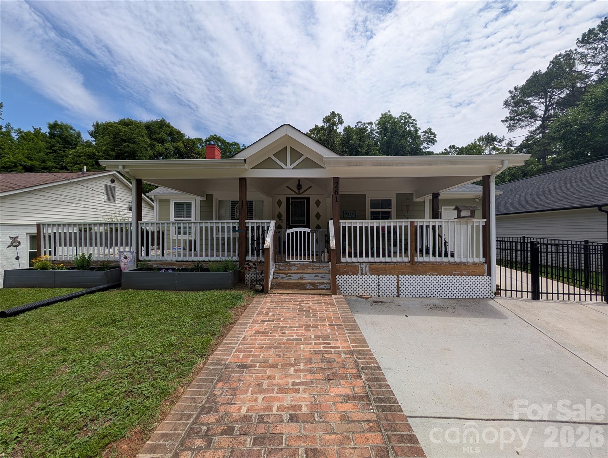 261 Broad Drive SW
