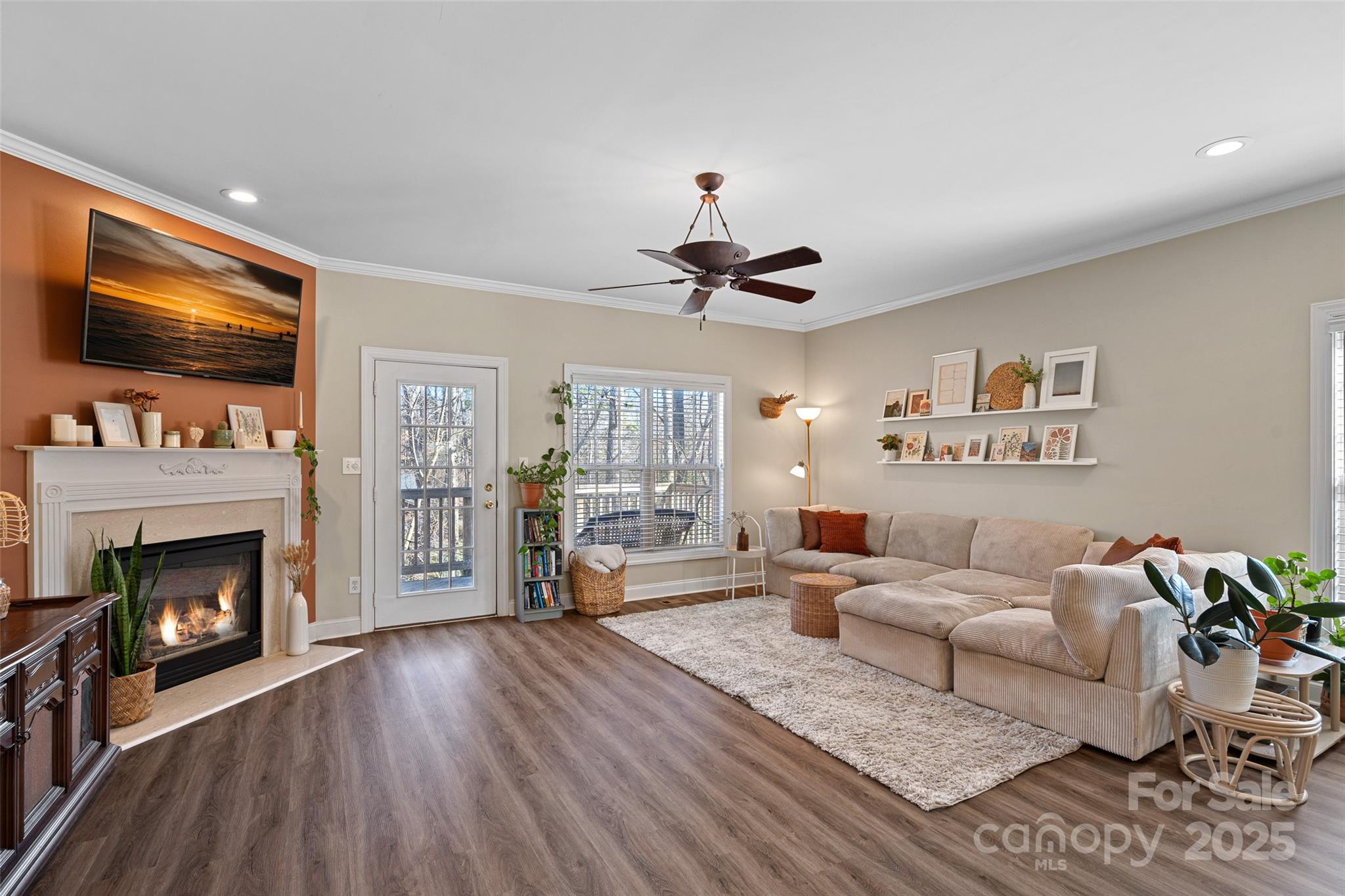 653 Camrose Circle NE