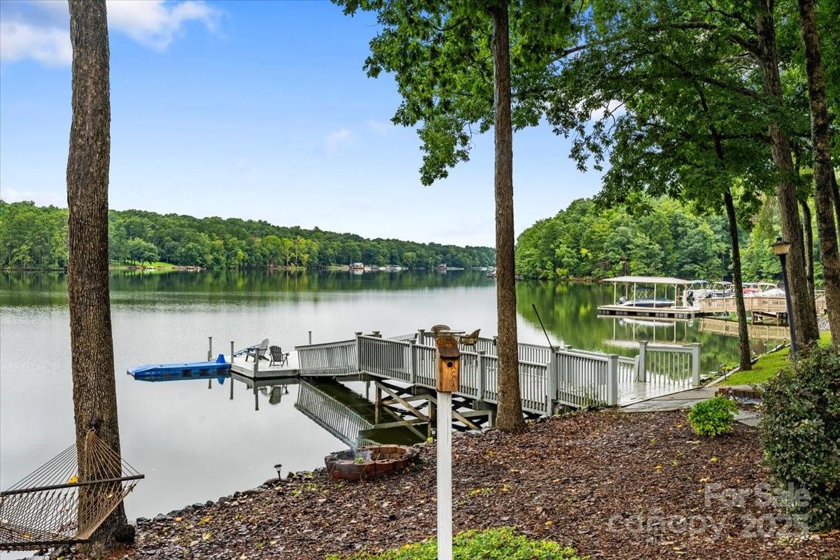 303 Potters Landing