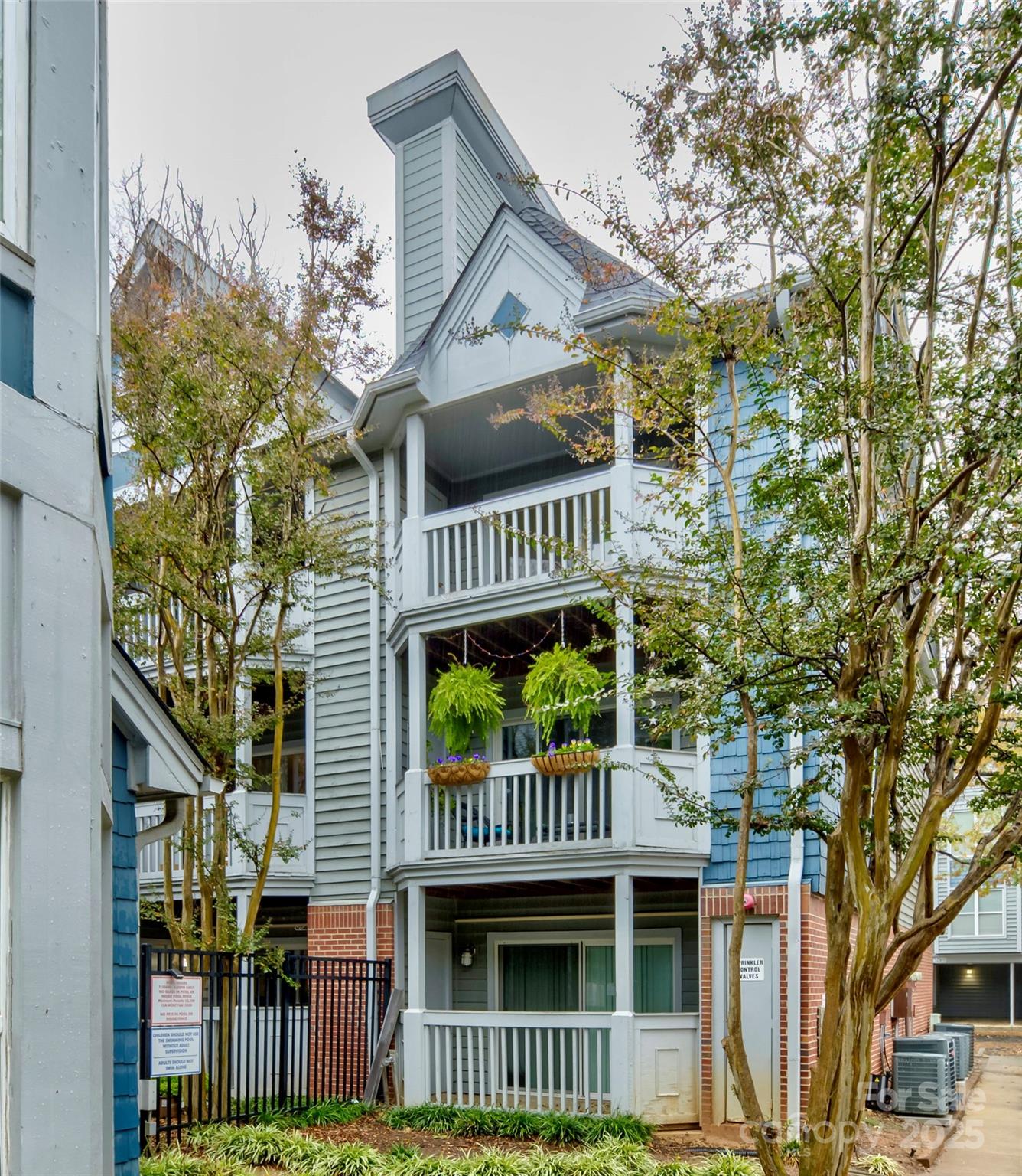525 N Graham Street 3A