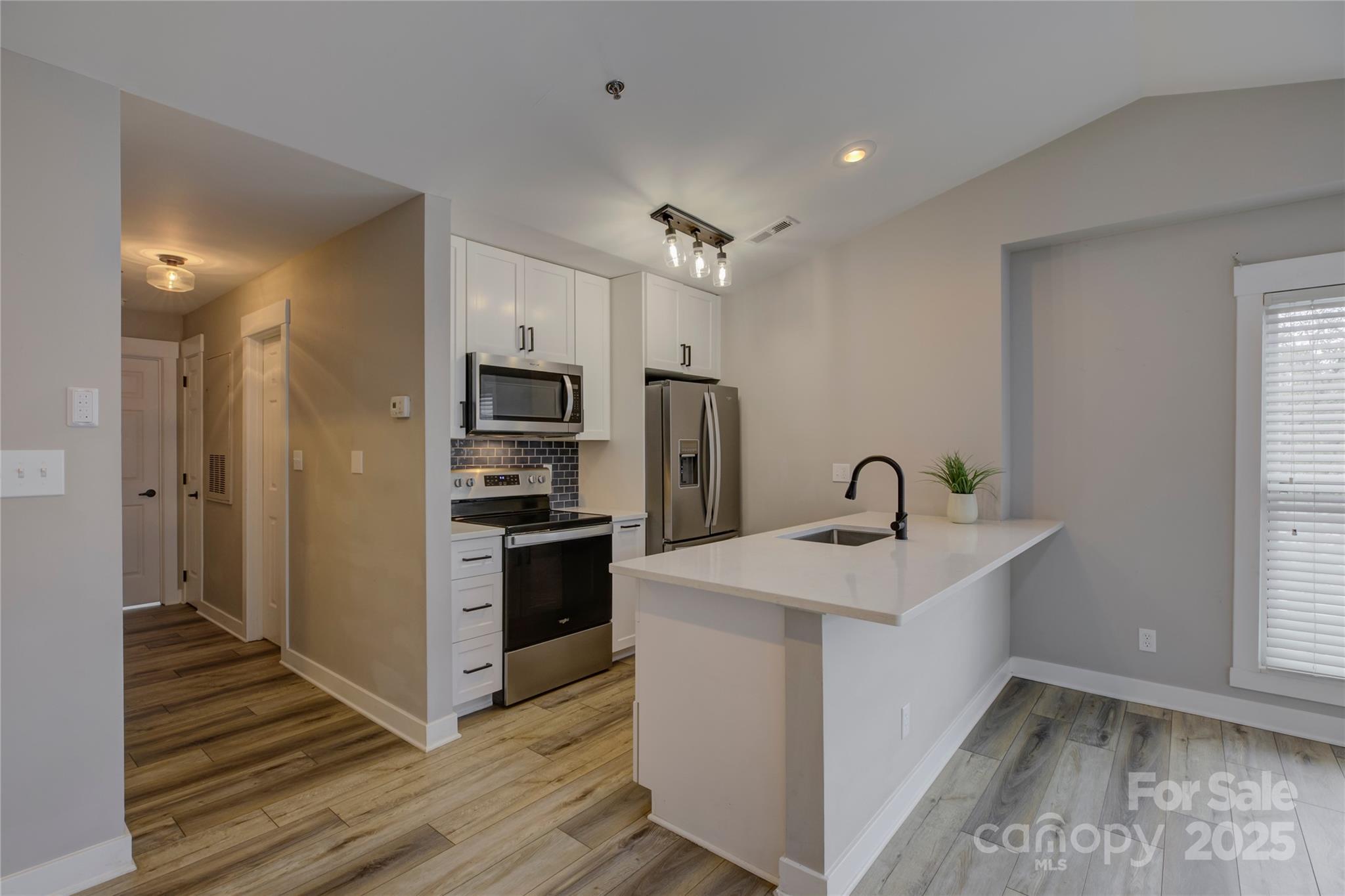 525 N Graham Street 3A