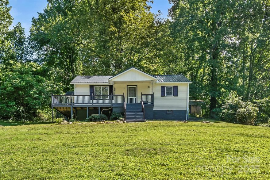 Welcome to 352 Jakes Branch Rd. in Spruce Pine, NC! This cozy 3-bedroom, 1-bath home offers the perfect blend of comfort and mountain charm. Nestled in a peaceful setting, the property provides privacy and scenic views while still being close to town conveniences. Inside, you’ll find a bright living space, functional kitchen, and comfortable bedrooms ready for your personal touch. The outdoor space is ideal for gardening, relaxing, or simply enjoying the beauty of the Blue Ridge Mountains. Conveniently located near downtown Spruce Pine, the Blue Ridge Parkway, and area attractions, this home is an excellent opportunity for a primary residence, vacation getaway, or investment property.