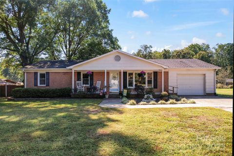 Photo of 307 Meadowood Circle, Kannapolis, NC 28081 (MLS # 4308715)
