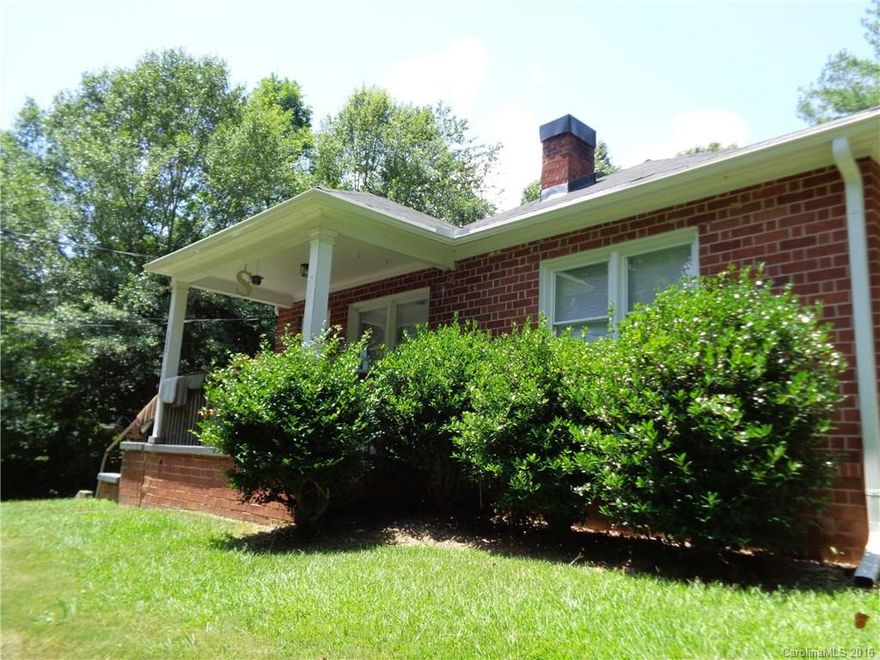 Great investment home. Sold "as is". Handyman special. Seller will make no repairs. In the heart of Fort Mill, walking distance to parks & downtown. Award winning Fort Mill schools. This Craftsman style home has 3 bedrms & 1 full bath. Hardwood floors in living rm & some bedrms. Formal dining rm. Spacious kitchen. Large laundry rm. Covered front and side porches. 2 car parking pad at end of concrete driveway. Easy access to I-77, Uptown Charlotte & shopping. All this and low York County taxes!