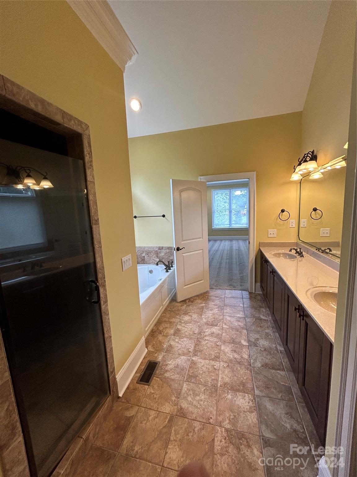 Paramount Shores - Residential Lease