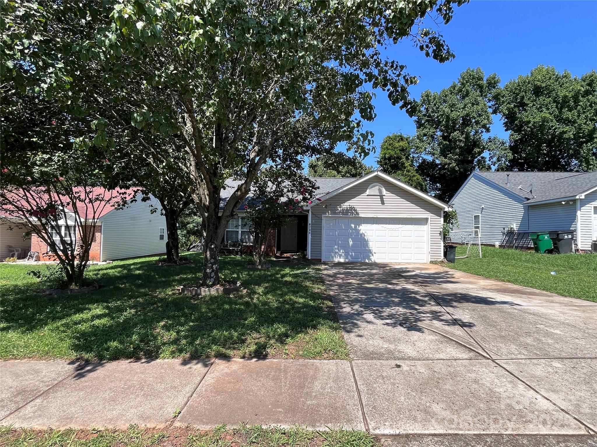 8204 Lamplighter Place