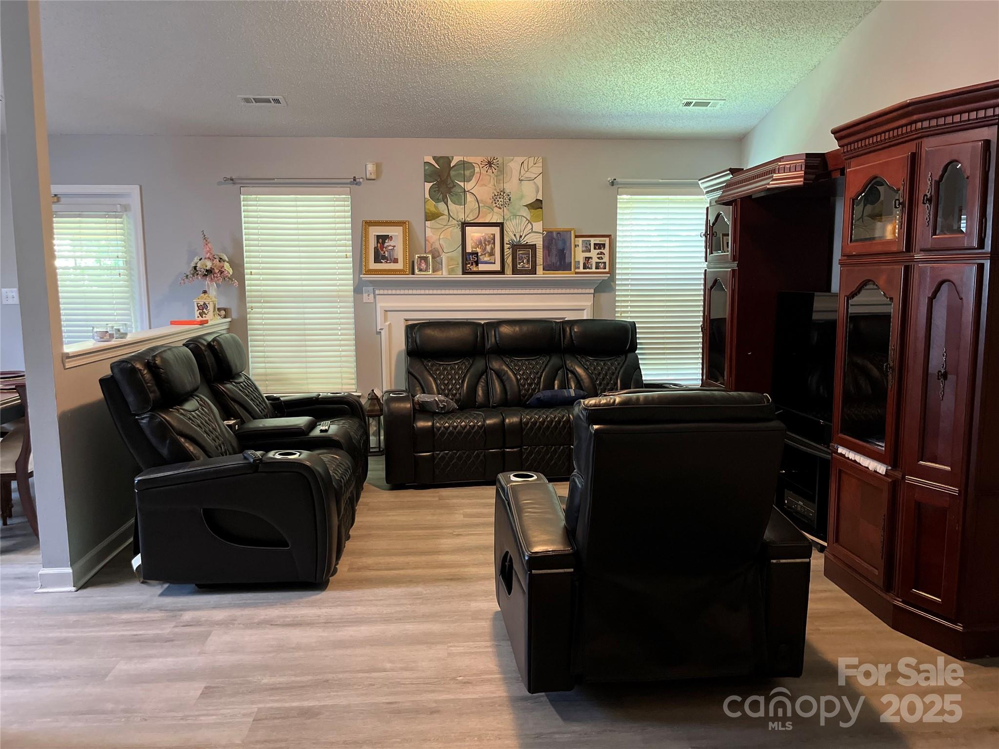 8204 Lamplighter Place