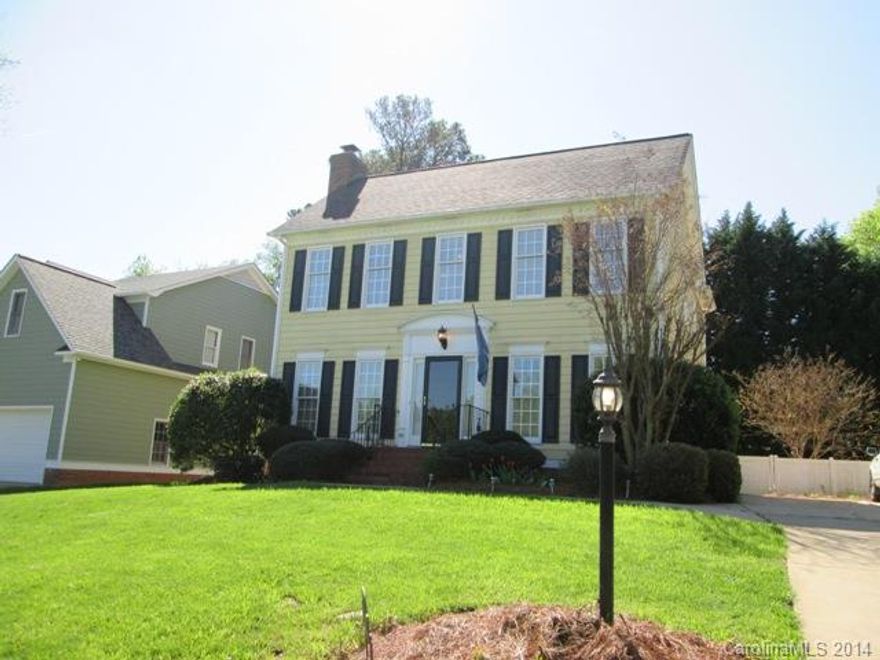 Pretty as a picture!!!! Many updates including roof, hot water heater, carpet, air conditioning, plus remodeled baths. Move in beautiful plus a great floor plan with screened porch and vinyl fenced back yard. A Sonny Collins Home. One year home warranty.