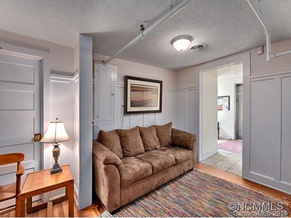 Montford - Commercial Sale