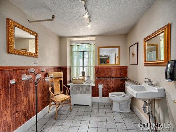 Montford - Commercial Sale