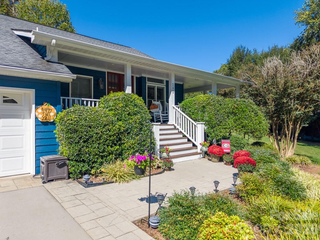 180 Paw Paw Cove