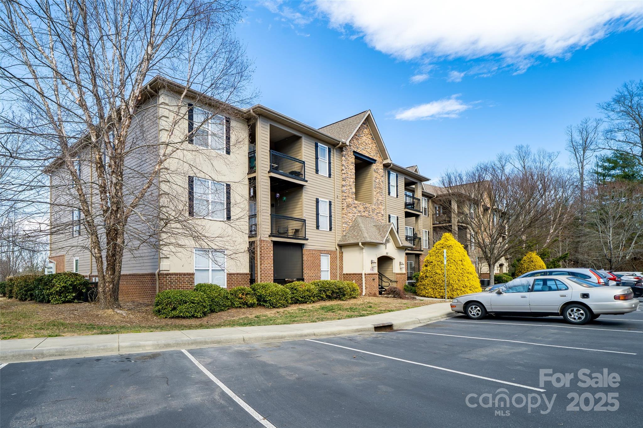 202 Brickton Village Circle 303