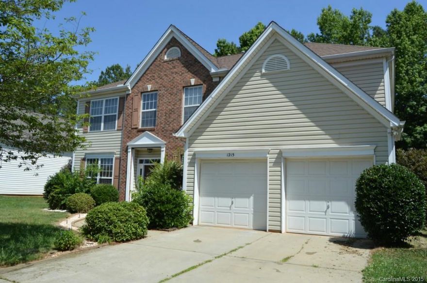 Two Story home with formal dining room and living room.  Open eat in kitchen with stainless appliances and granite countertops.  Large fenced backyard with shade trees.  Two story greatroom with cozy fireplace.  Master bath with separate shower and garden tub.  Laundry on 2nd floor.  Community pool, pond and playground.  Minutes to Ballantyne.  Motivated Seller offer $4k carpet and Paint allowance