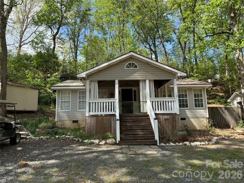 Photo of 113/115 Indian Harbor Circle #E234/235, Mount Gilead, NC 27306 (MLS # 4368100)