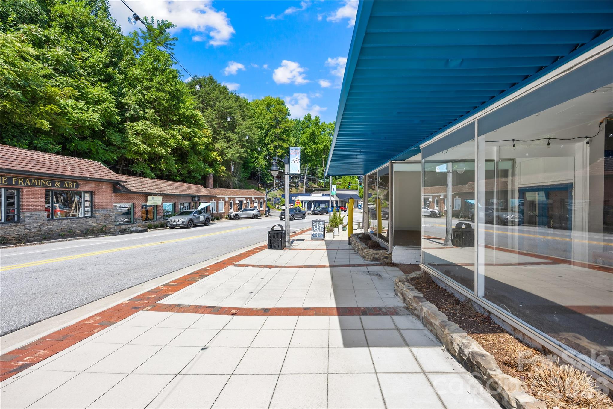 158,148 N Trade Street