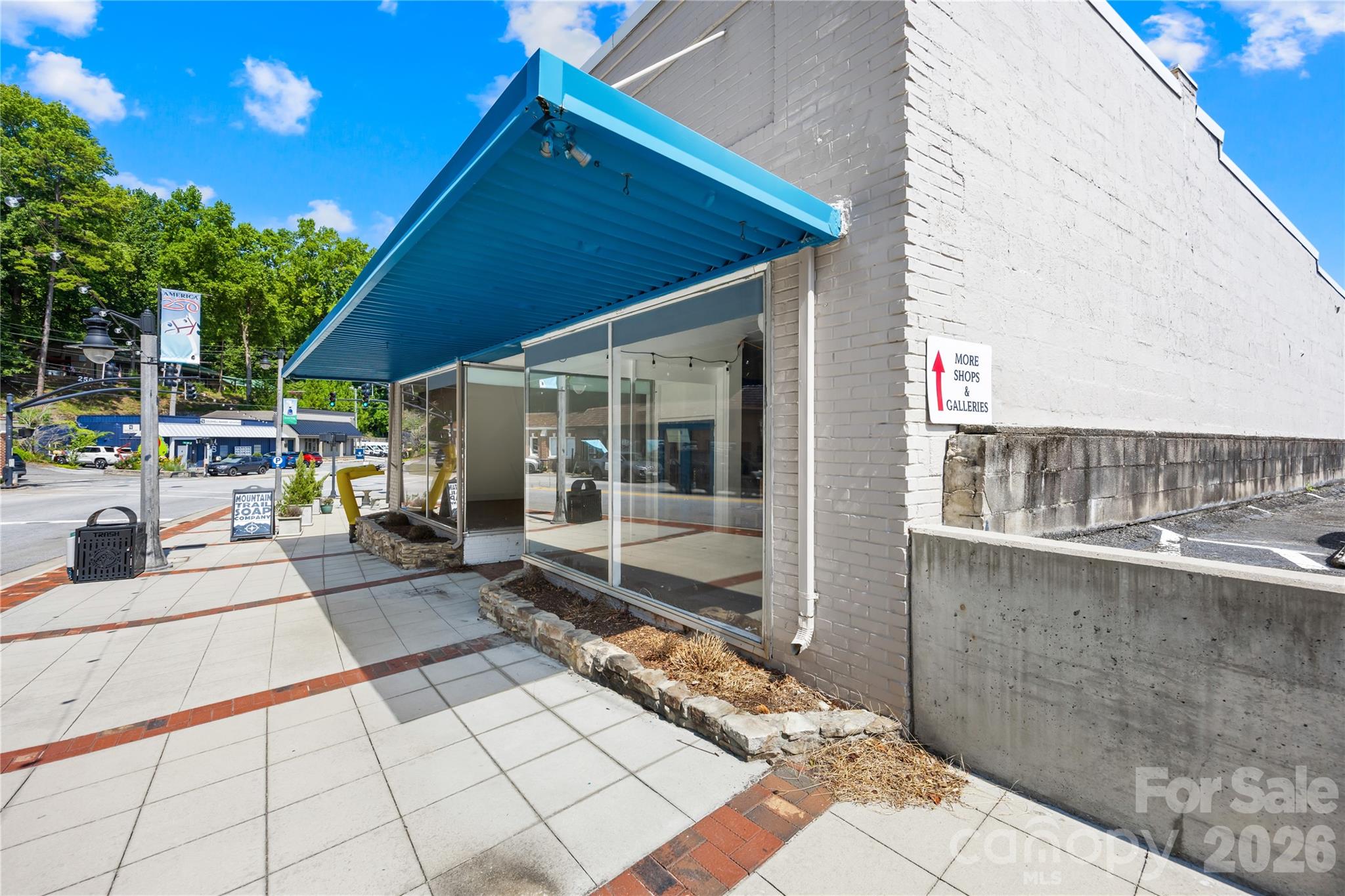 158,148 N Trade Street