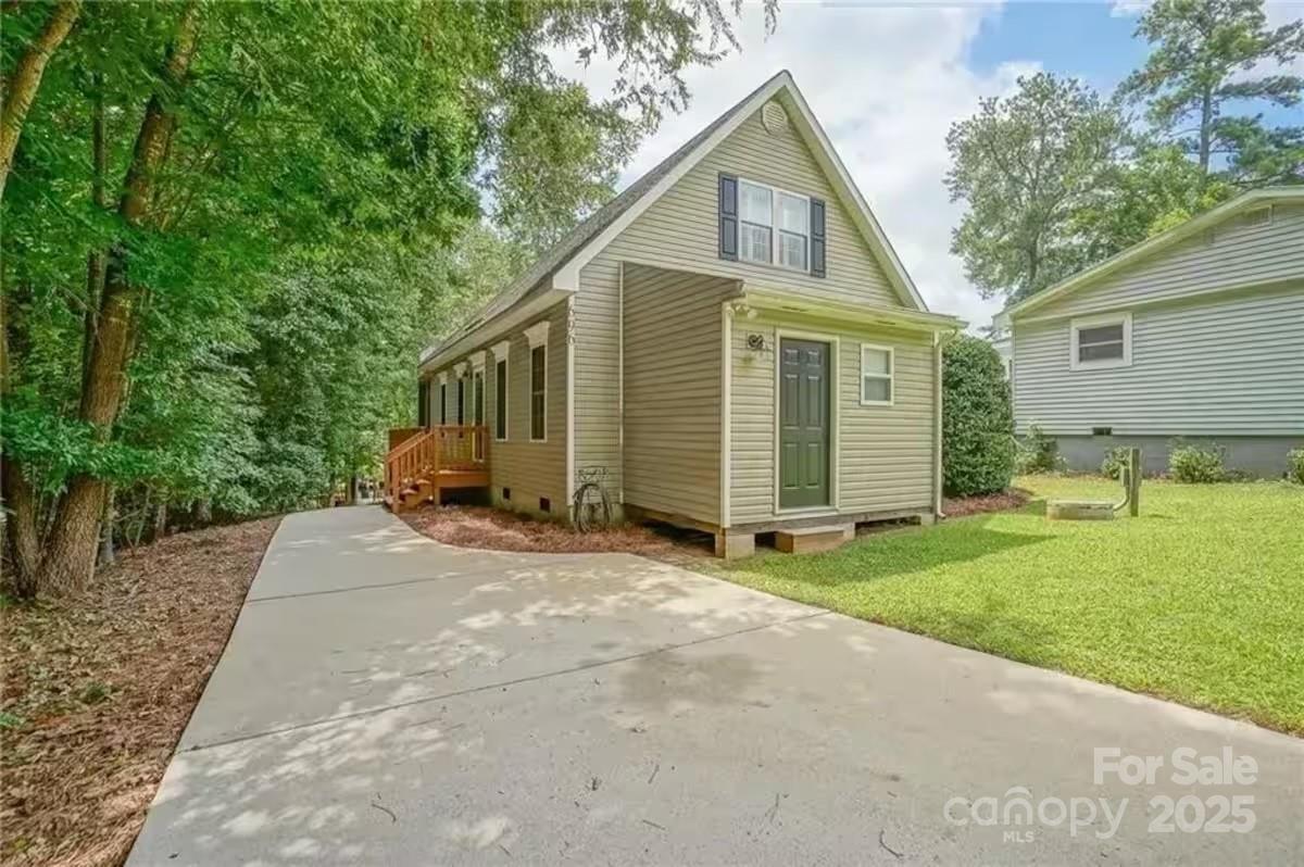 696 Springwood Drive