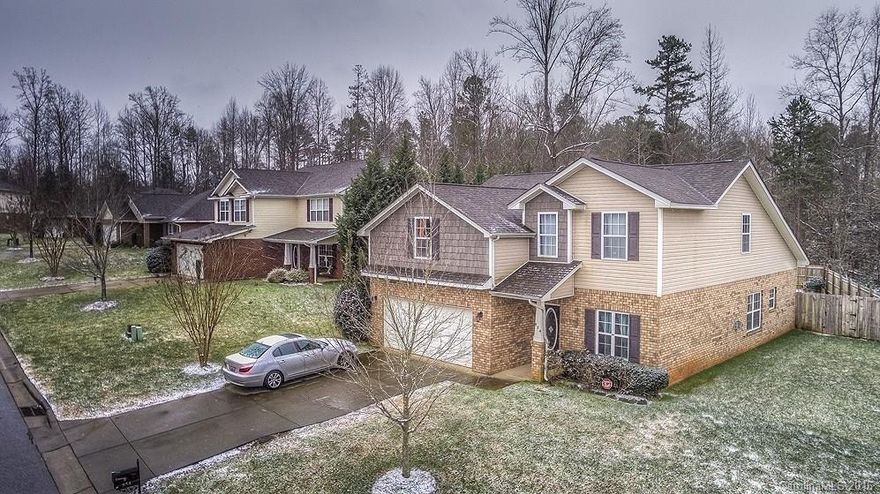 Beautiful Open floor Plan w/Master on the Main, with 3 additional bedrooms up stairs and a Bonus room. SS Appliances, Huge Laundry Room with Utility sink, Master Down w/Garden Tub, 2 closets & Double Sinks. Home Located Minuets from Lake Wylie or Rock Hill, Great lot going into the cul de sac w/large fenced in Back yard. Beautiful Dark Prefinished wood floors through out the home. All information deemed accurate however, buyers agent should verify all pertinent info. in buyers decision making