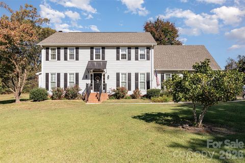 Photo of 4333 Glen Eagles Lane SW, Concord, NC 28027 (MLS # 4347489)