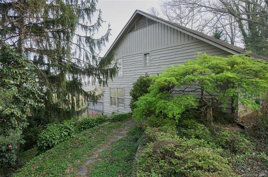 Great location with wonderful mountain views, huge deck & lovely stone terrace w/water feature. Spacious rooms & large windows throughout, wood floors, huge master suite w/walk-in closet, separate dressing rm w/additional closet & adjoining bath. 2 guest bedrooms, guest bath & laundry area. Kitchen opens to breakfast area & adjoining sunroom. The expansive deck is accessible from the living rm, dining area & sunroom, all with mountain views!