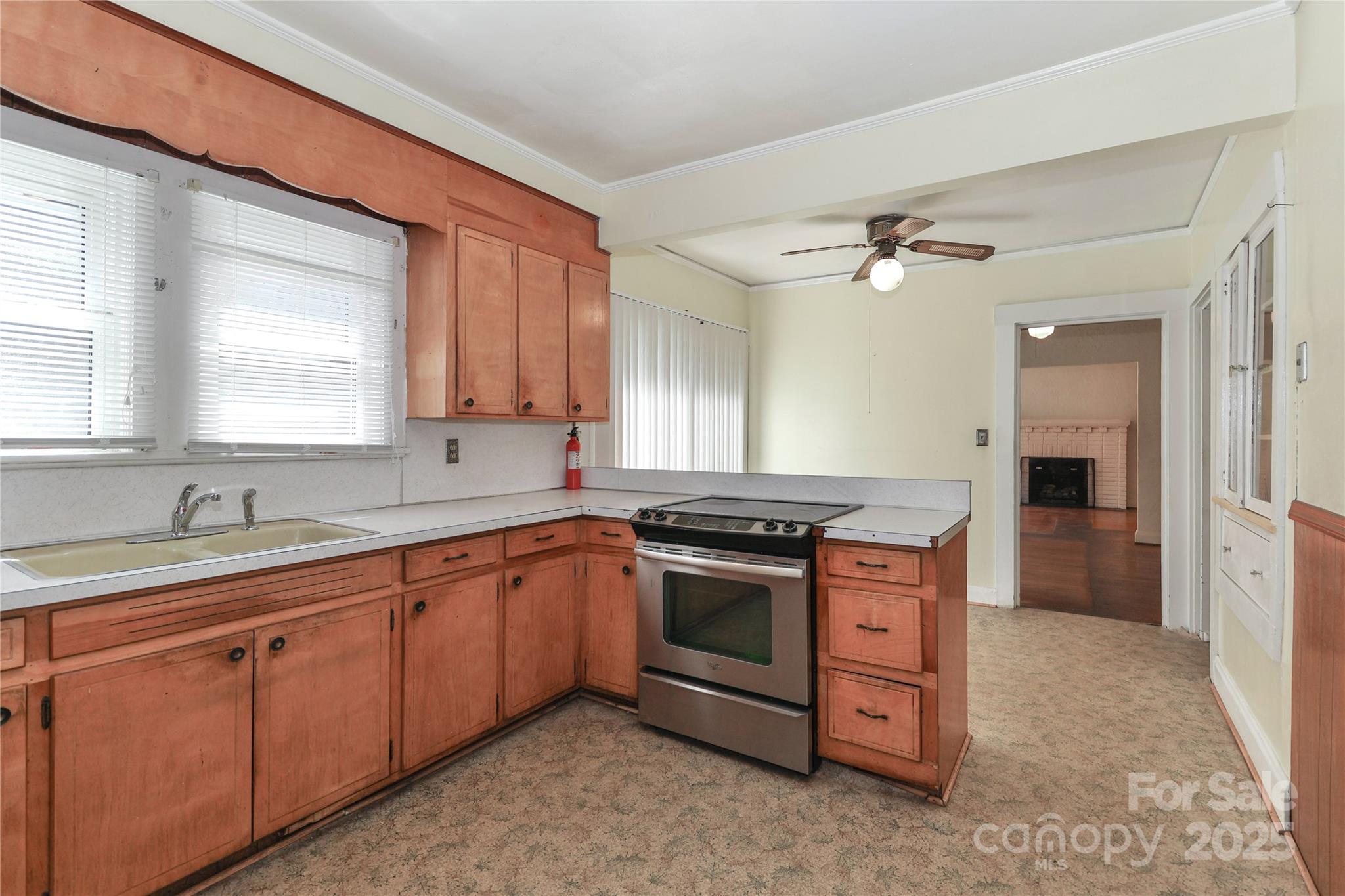 COUNTRY CLUB ESTATES - Residential