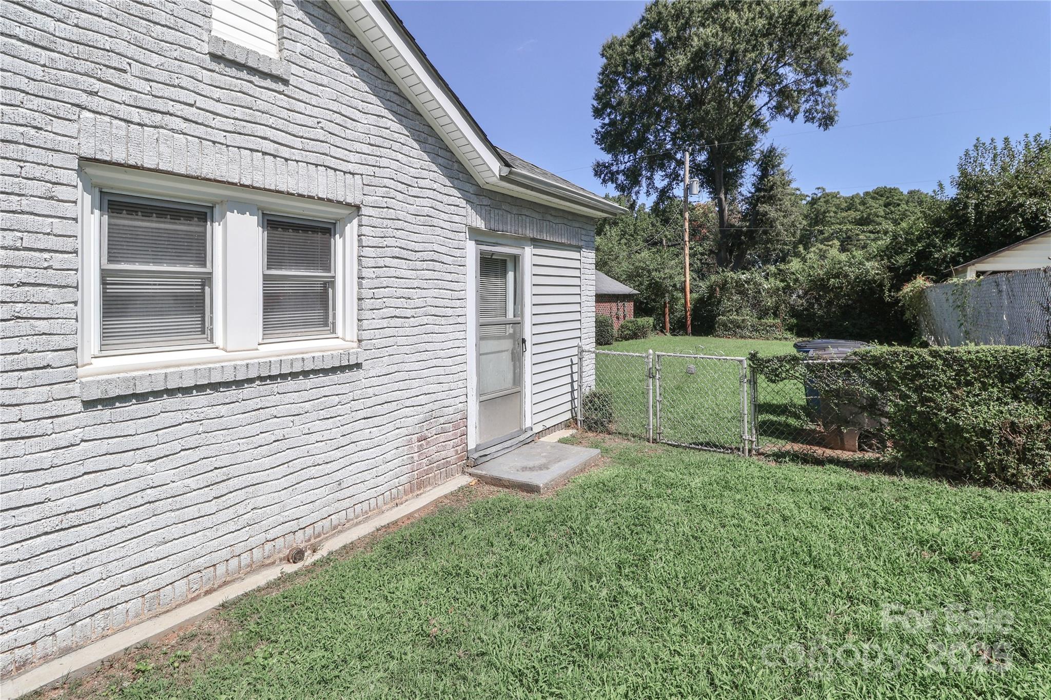 COUNTRY CLUB ESTATES - Residential