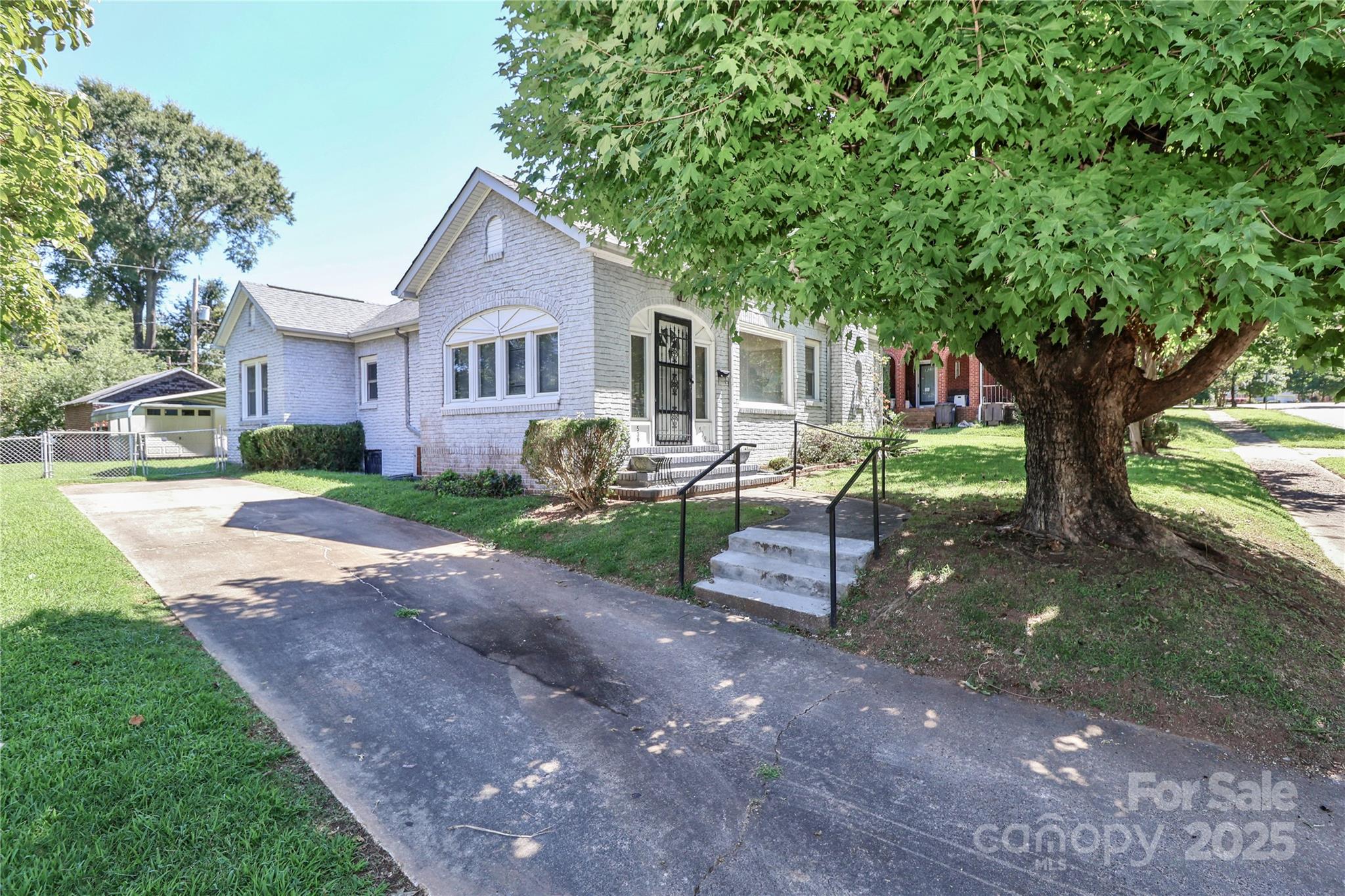 COUNTRY CLUB ESTATES - Residential