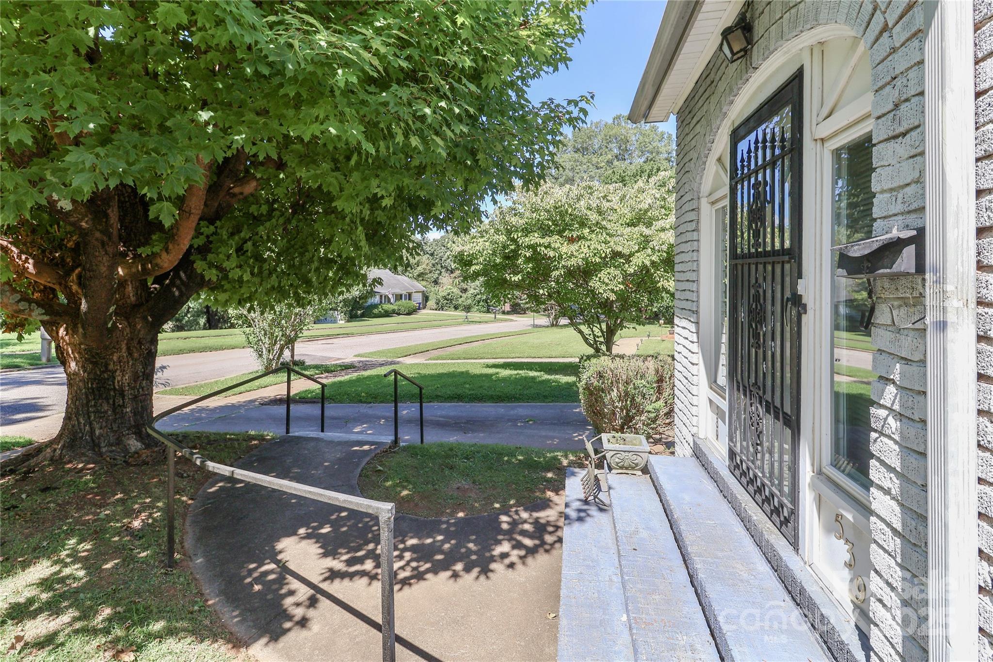 COUNTRY CLUB ESTATES - Residential