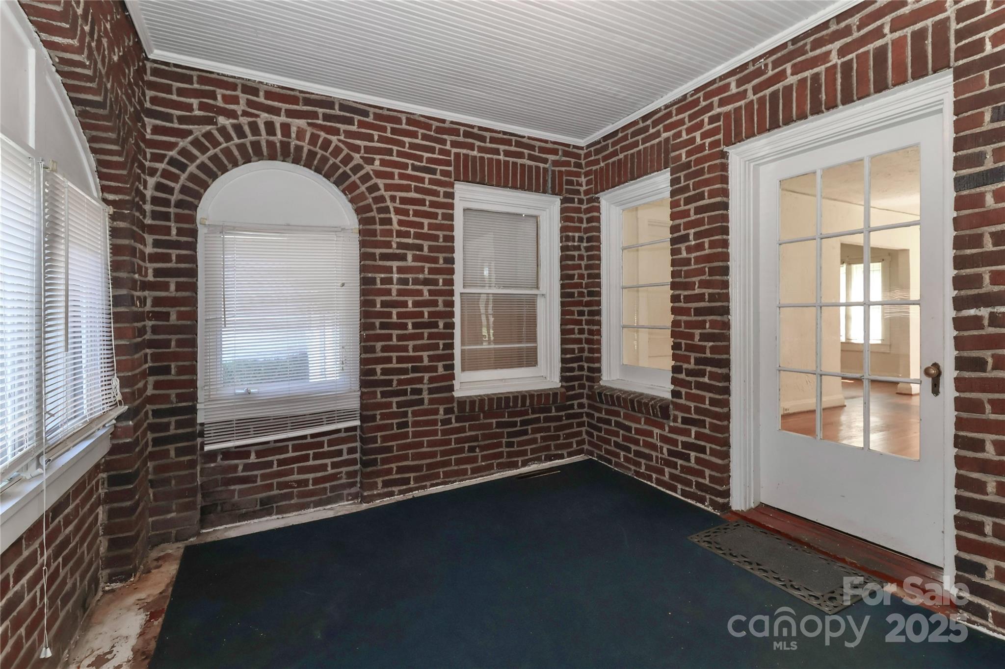 COUNTRY CLUB ESTATES - Residential