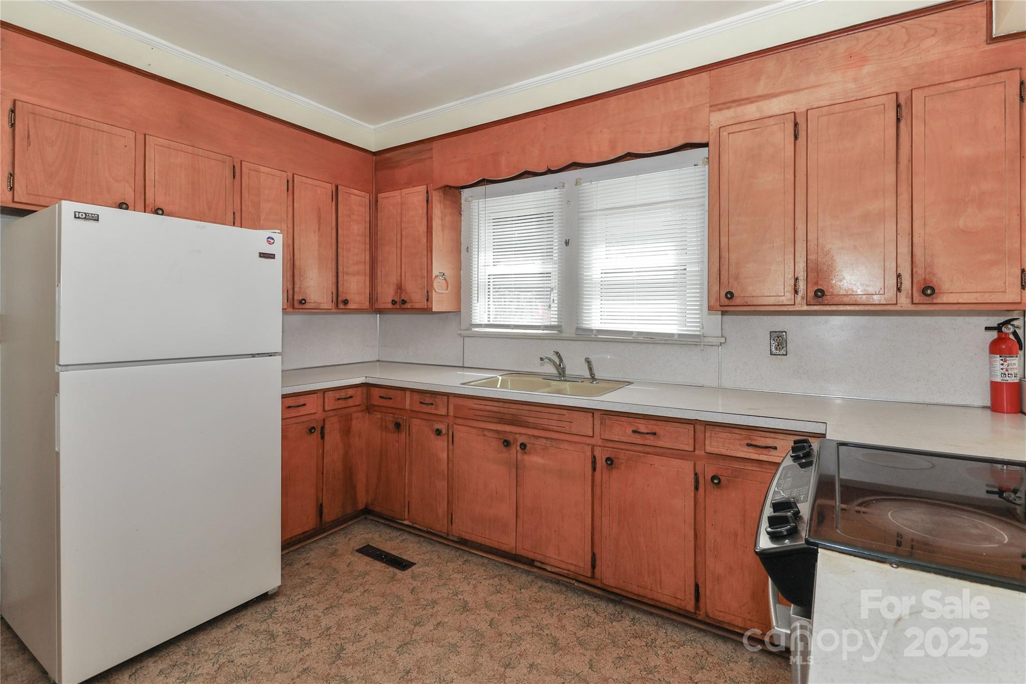 COUNTRY CLUB ESTATES - Residential