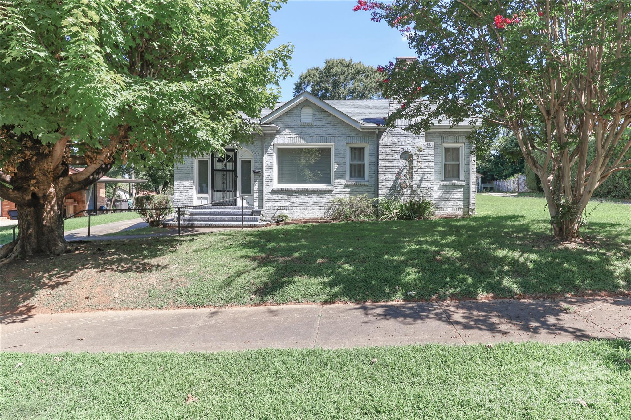 COUNTRY CLUB ESTATES - Residential