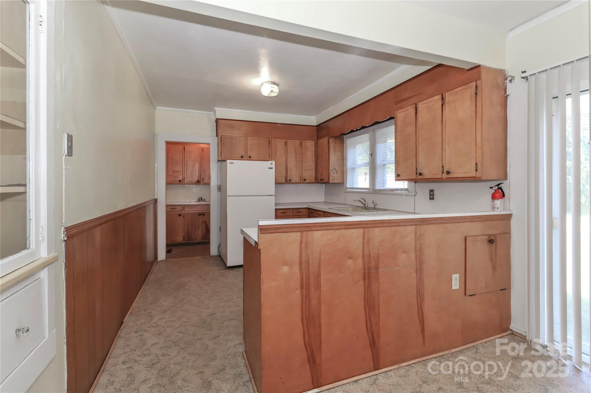 COUNTRY CLUB ESTATES - Residential