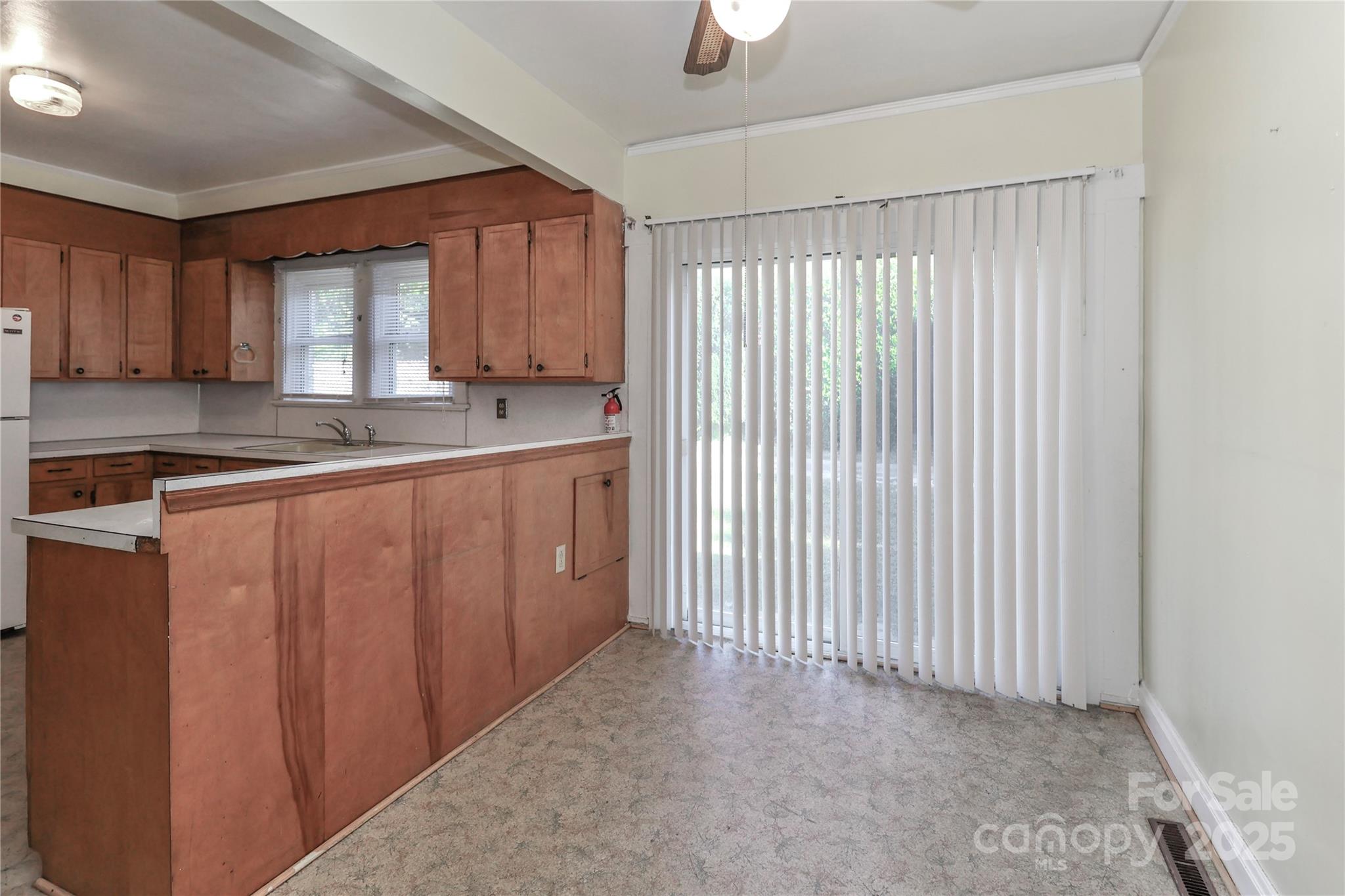 COUNTRY CLUB ESTATES - Residential