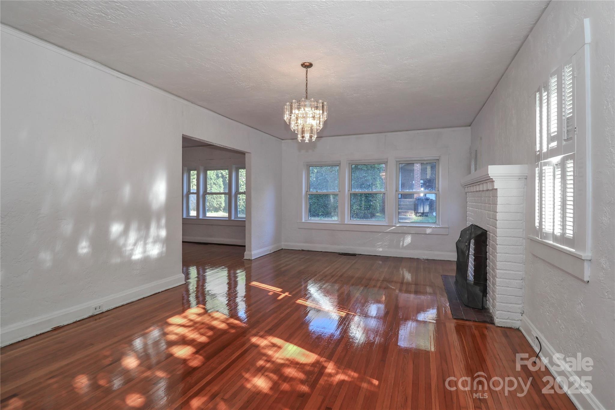 COUNTRY CLUB ESTATES - Residential