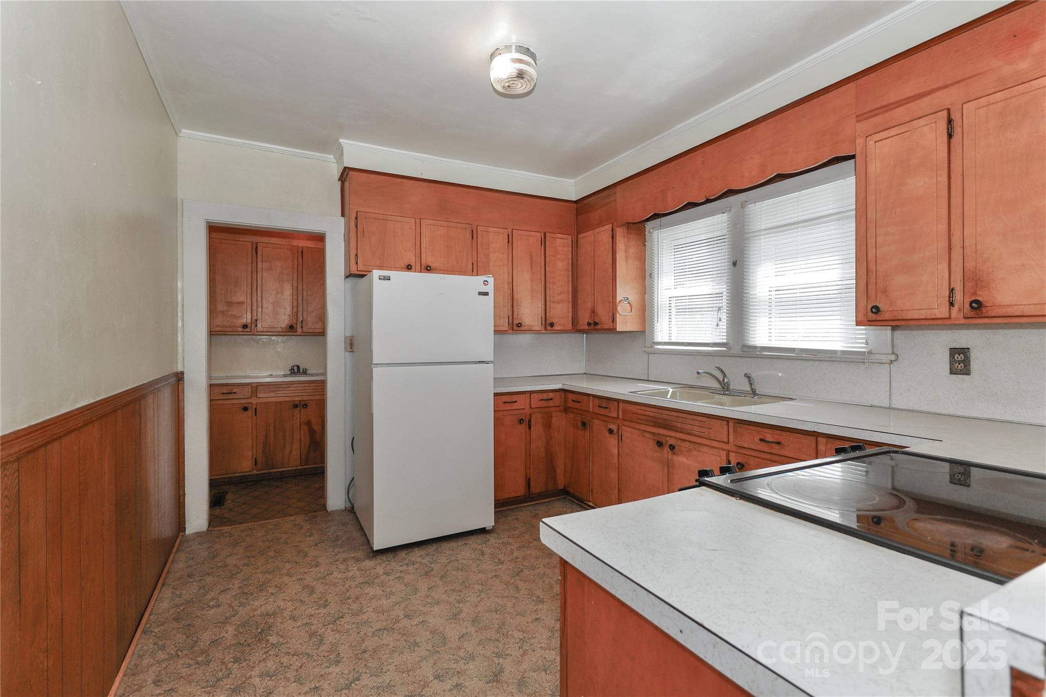 COUNTRY CLUB ESTATES - Residential