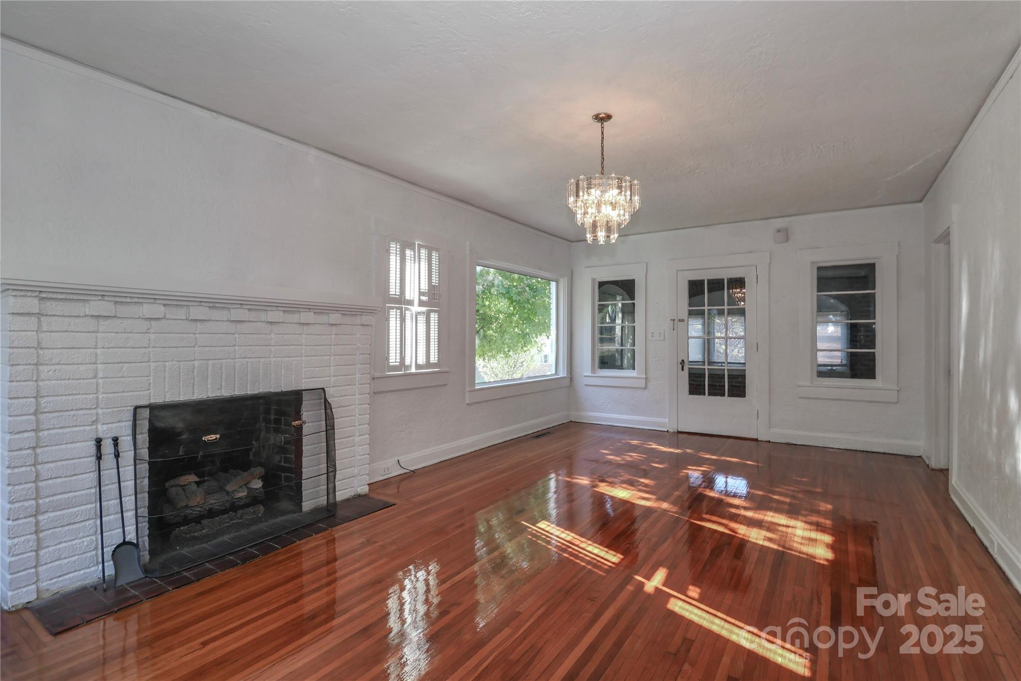 COUNTRY CLUB ESTATES - Residential