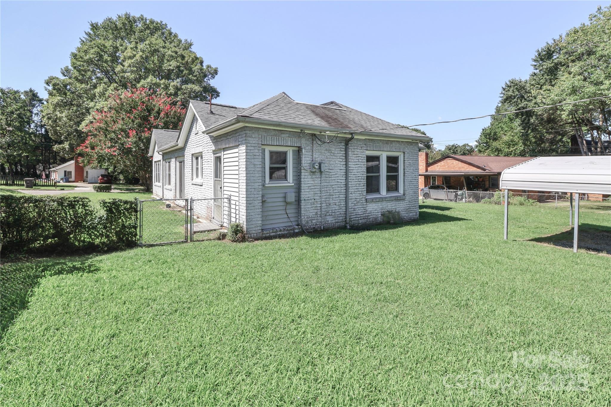 COUNTRY CLUB ESTATES - Residential