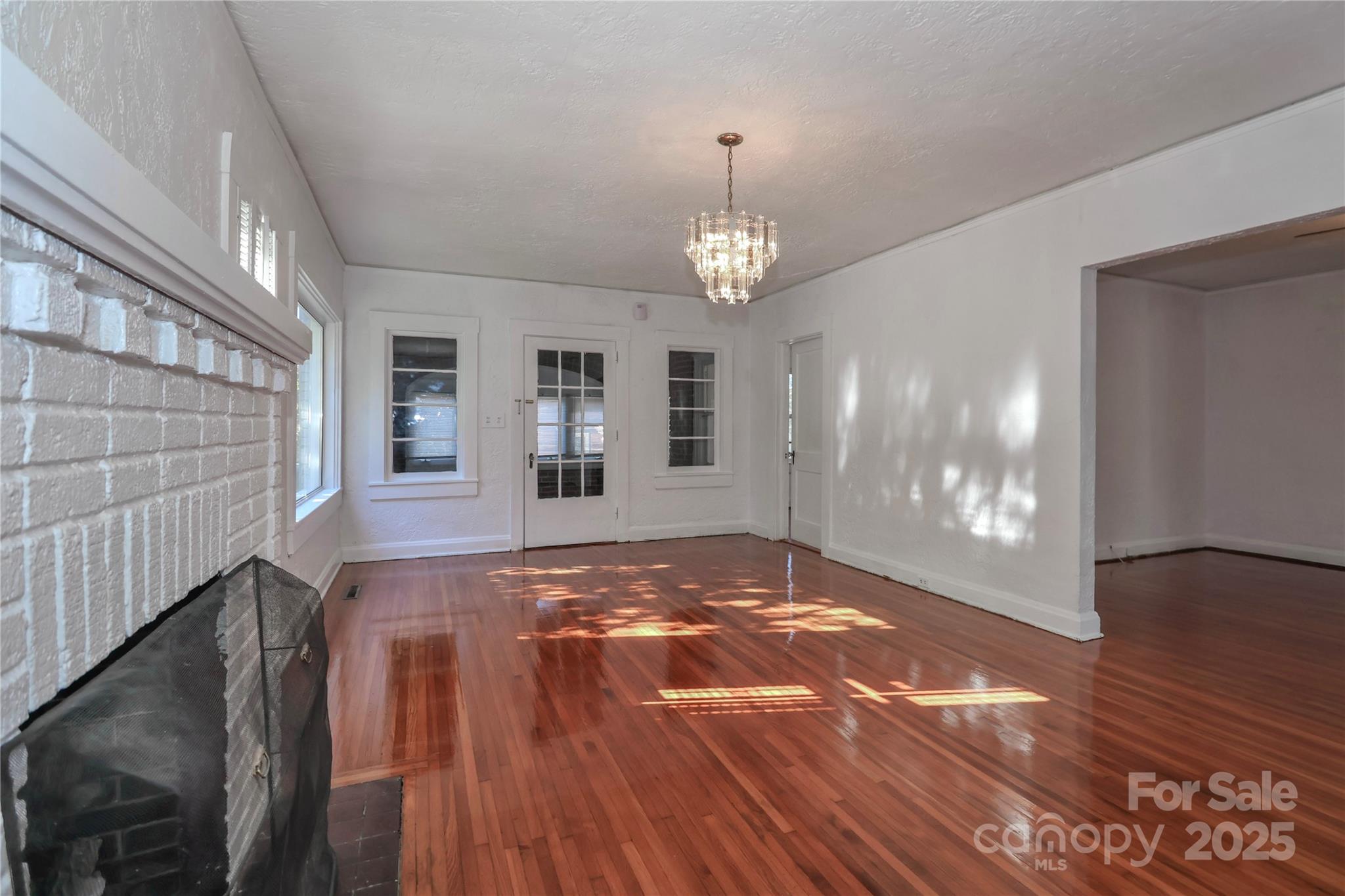 COUNTRY CLUB ESTATES - Residential