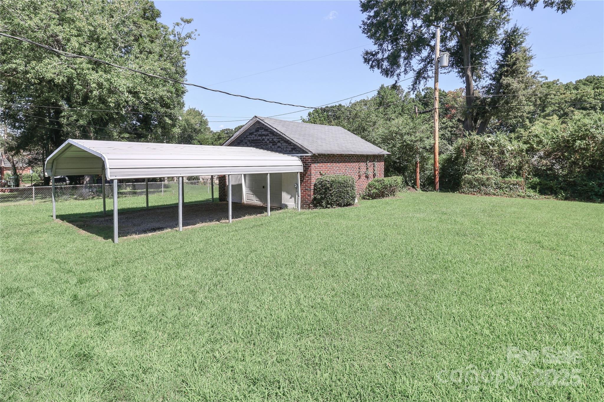 COUNTRY CLUB ESTATES - Residential