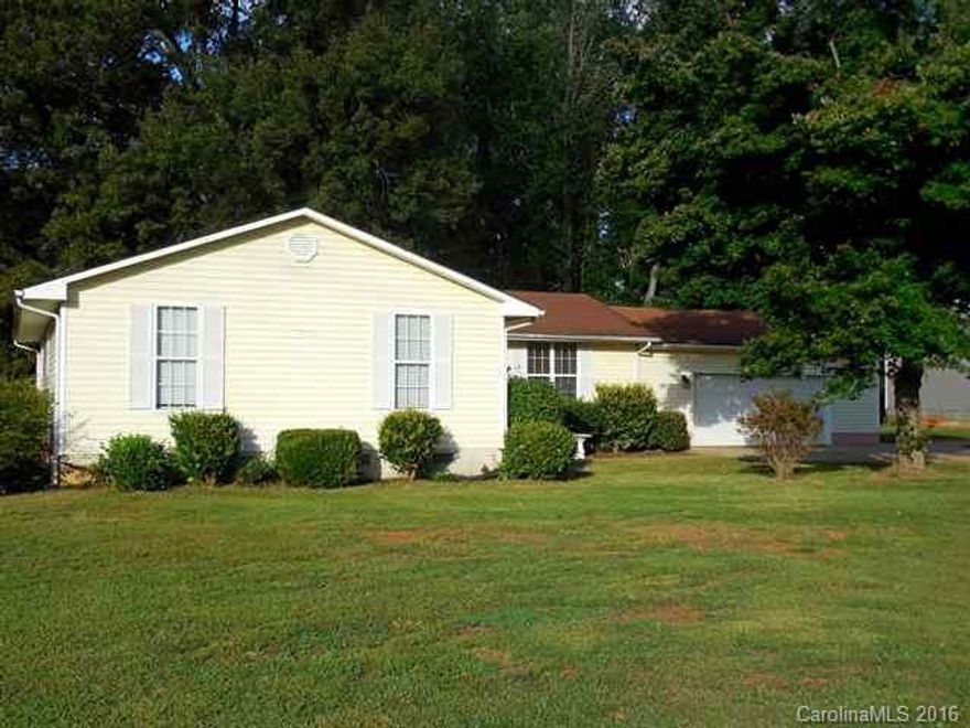 3BR/2BA home with an extra room that has a closet. Located in the Springfield/Nation Ford school attendance zone on 1.53 acres at the end of a cul-de-sac. Easy access to I-77 & minutes to Charlotte.  No city taxes, No HOA. Pet friendly neighborhood with easy deed restrictions that even permits one horse to be kept on the property.