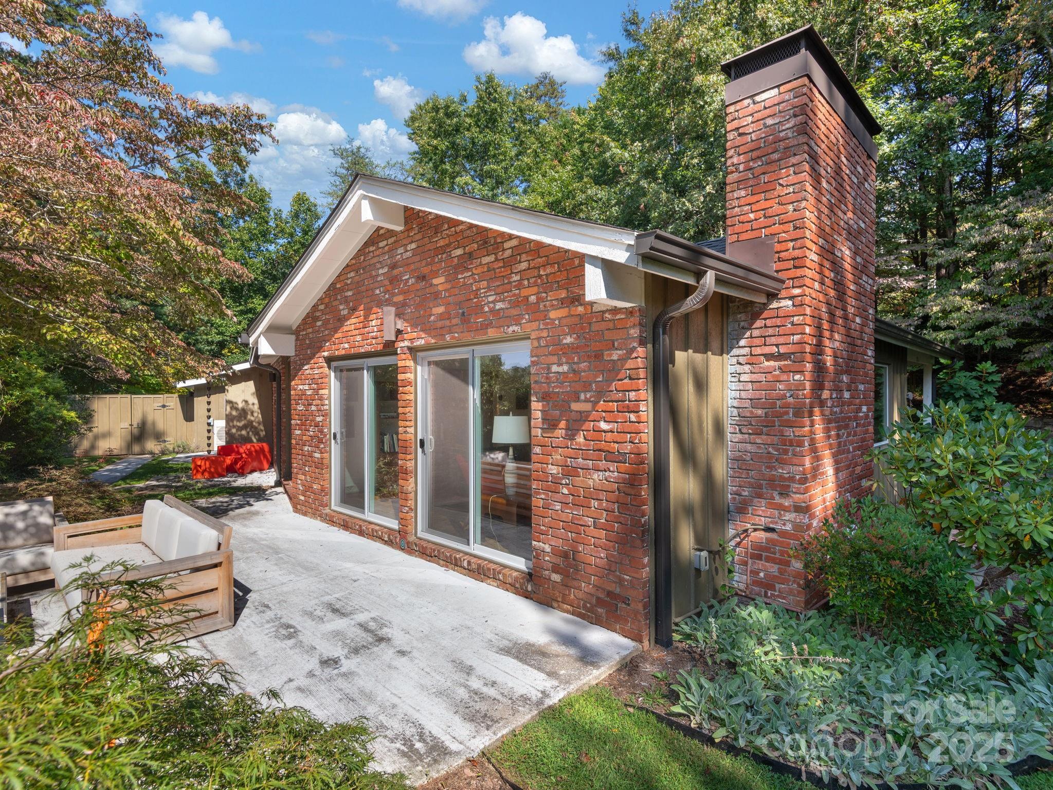 21 Woodbury Road